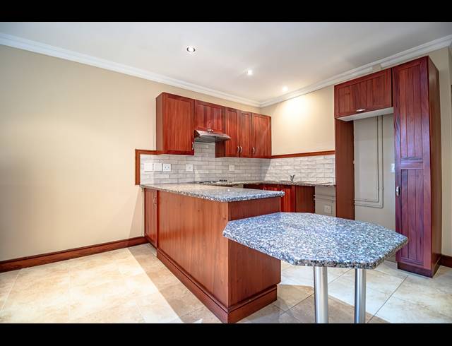 2 BEDROOM APARTMENT FOR SALE IN NEWLANDS
